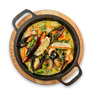 Соте з морепродуктів у вершково-шафрановому соусі (260 г)