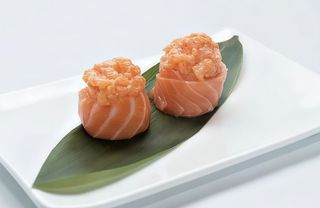 104 Spicy salmon  - 2 pezzi