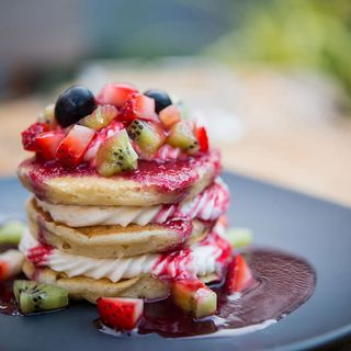 Pancake Fruit de Saison & Boule de Glace Chantilly