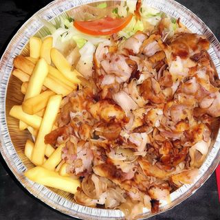 Plato Kebab Con Ensalada