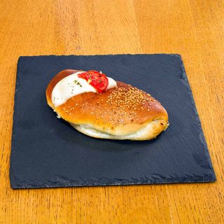 Ciambella farcita  al forno con granella con Crema