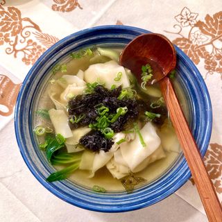 Wonton di gamberi a brodo