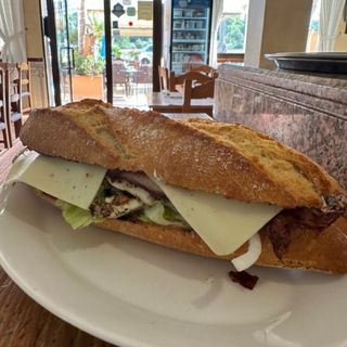 Bocadillo Especial Garcia's De Lomo (Grande)