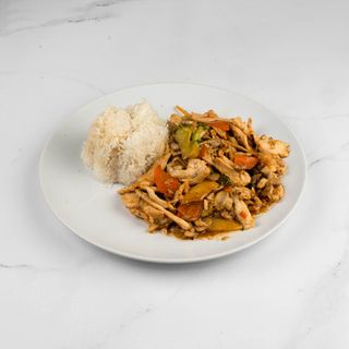 40. Piletina s povrćem i riža