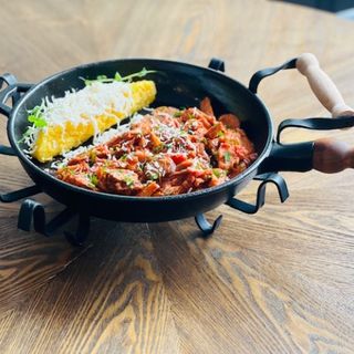 Tochitură cu mămăligă 