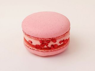 Макарон-Малиновий Йогурт (50g)