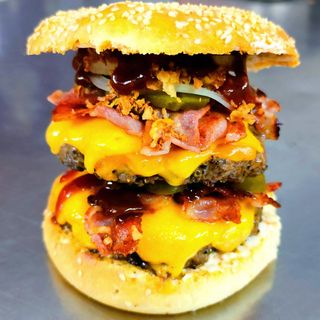 Zestaw: Swojski Premium Burger + duże frytki + napój