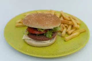 Burger de pui cu cartofi