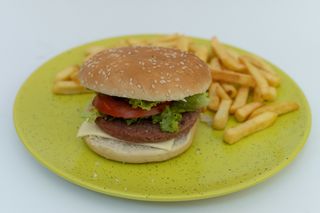 Burger de pui cu cartofi