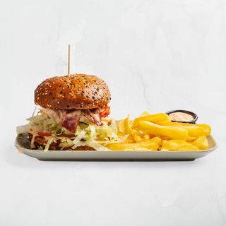 Pulled pork burger sa pomfritom