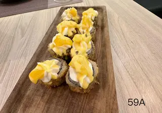 59A. Maki frito con mango