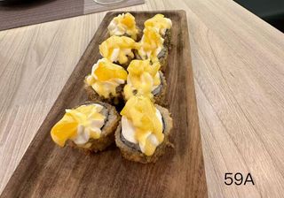 59A. Maki frito con mango