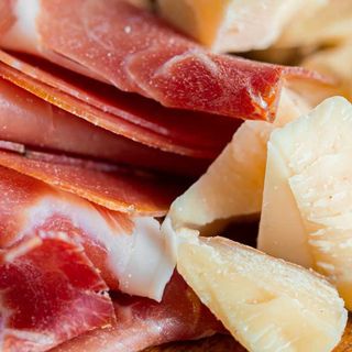 Prosciutto crudo con grana Padano e mostarda mantovana