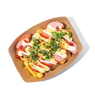 Картопляні діпи з сосискою, соусами та зеленню