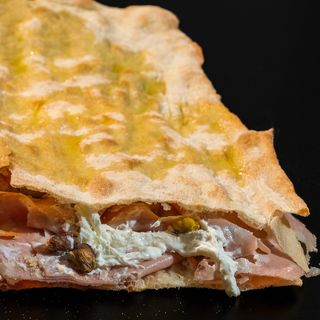 Mortadella, bufala e pistacchi alla pala