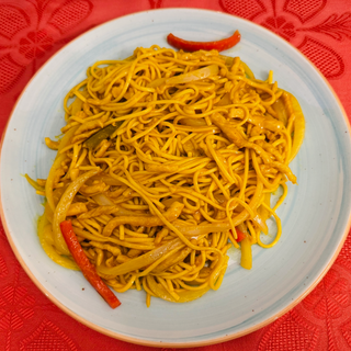 Tallarines Estilo Singapur Con Cerdo