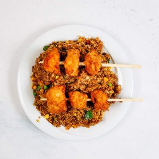 Riža s pilećim ražnjićima