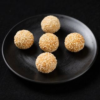 13. Bola de Sésamo 5pcs. 5pcs Sesame Balls