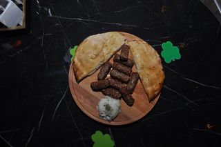 VELIKA PORCIJA ĆEVAPA