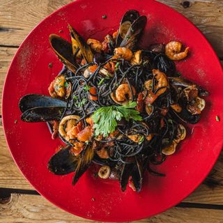 Spaghetti Nere Ai Frutti Di Mare
