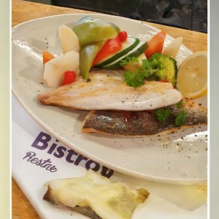 File de dorada cu legume