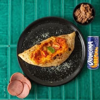 Calzone Rossa + Orangina ®