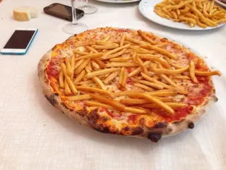 Cotto e patatine fritte