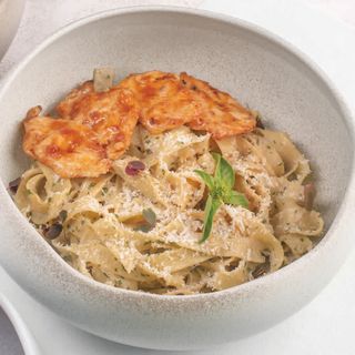 Фетучини с куриной грудкой на гриле (280 гр.)