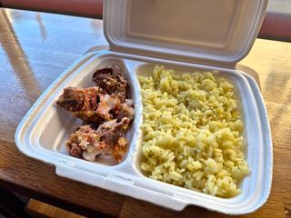 Пилаф със свинско месо (400 гр.)