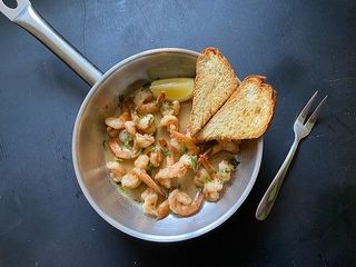 Креветки з петрушкою