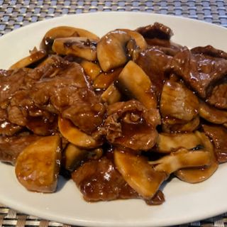 47. Ternera Con Champiñones