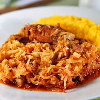 Varza calita cu carne de porc