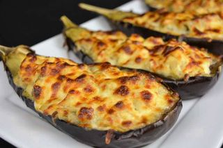 Berenjena rellena gratinada