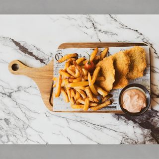 Snitel de vita cu cartofi prajiti