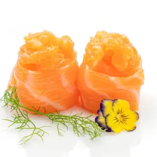 Gunkan de salmón tobiko