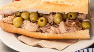 Bocata De Atún Olivas Y Anchoas
