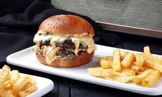 ორმაგი  ბლუ ჩიზ ბურგერი + ფრი