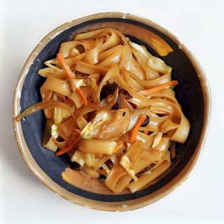 34. Yakikomemen Con Verduras (Ración)