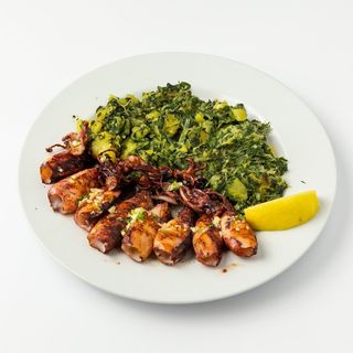 Lignje na žaru s kuhanim krumpirom i blitvom