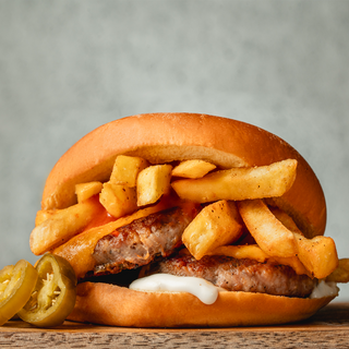 Бургер с кюфтета с халапеньо - Лют (210г)