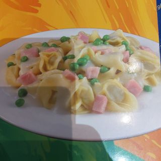 Tortellini panna e prosciutto