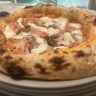 Prosciutto e funghi
