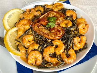 Linguini Nero com Camarão  ao Alhinho
