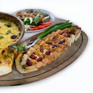 Kaşarli-Sucuklu Pide