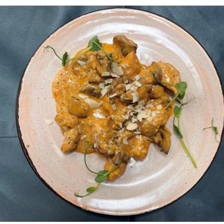 Куряче філе з мигдалем і грибами (300г)