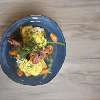 Benedict guacamole toast 