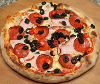 Pizza Pocztowa ostra średnia