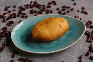 Пирожок с картошкой жареный