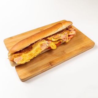 Omlet sa viršlom i sirom