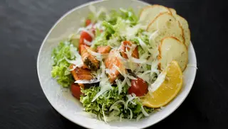 Салат Цезар з лососем (300г)